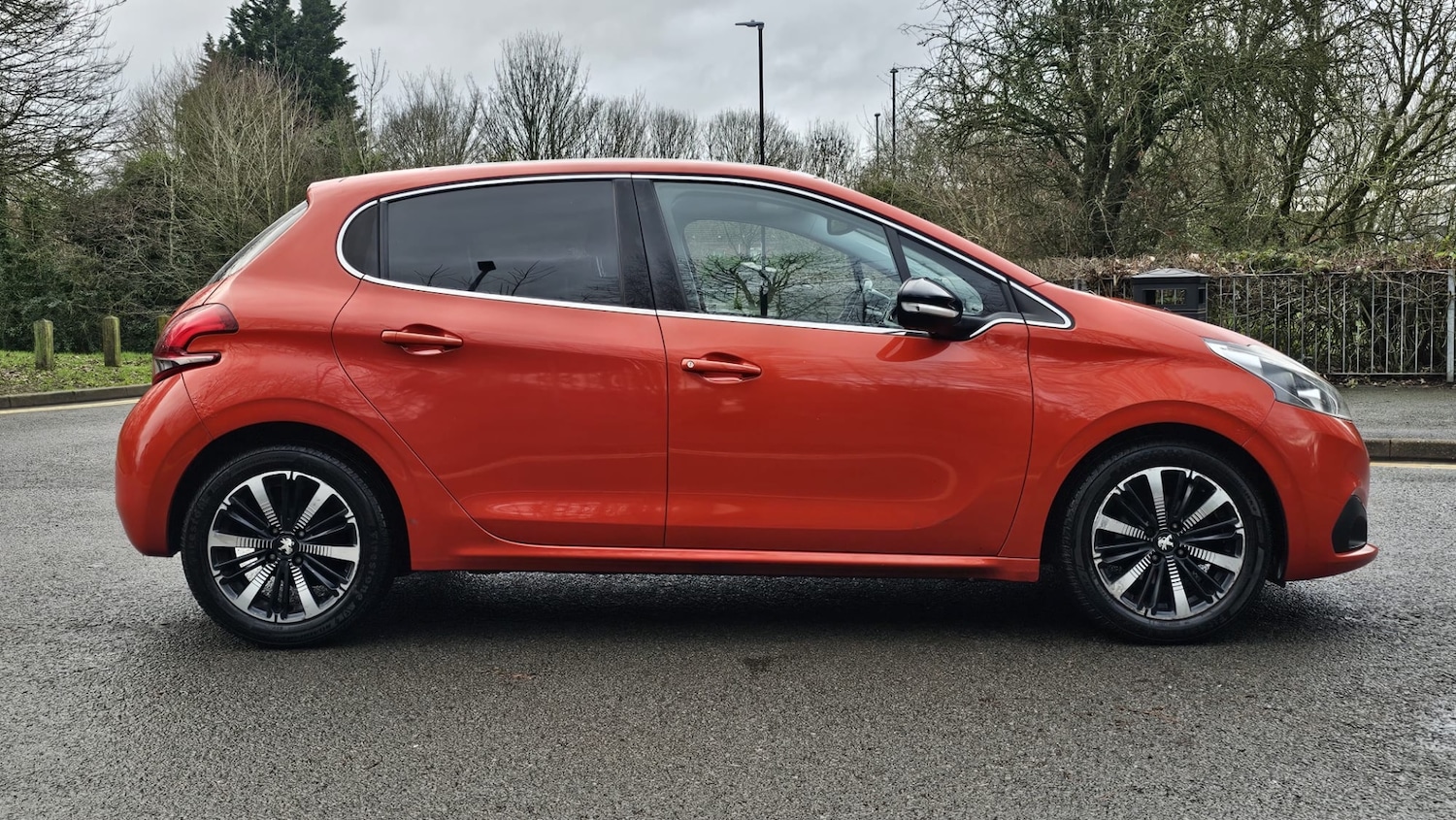 Used Peugeot 208 2015 for sale - 77694581: Photo 4