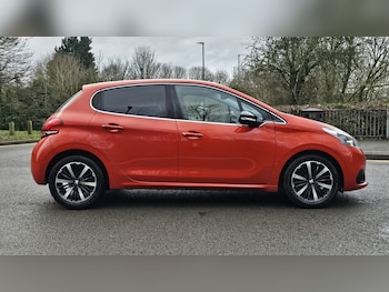 Used Peugeot 208 2015 for sale - 77694581: Photo