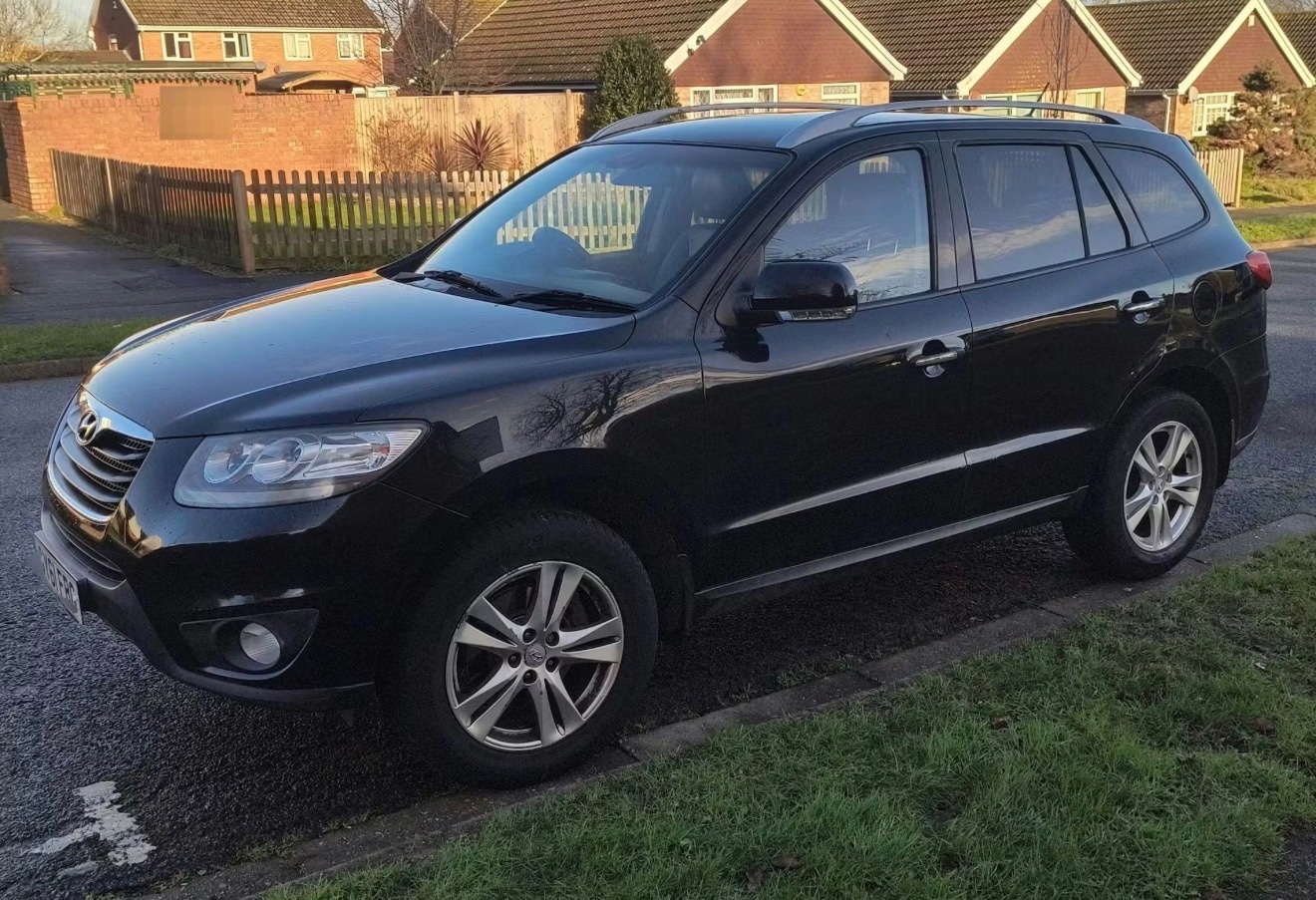 Used Hyundai Santa Fe 2011 for sale - 77162717: Photo 2