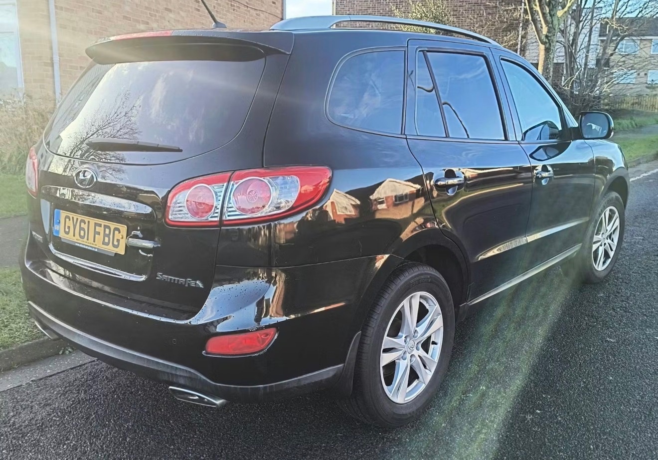 Used Hyundai Santa Fe 2011 for sale - 77162717: Photo 3