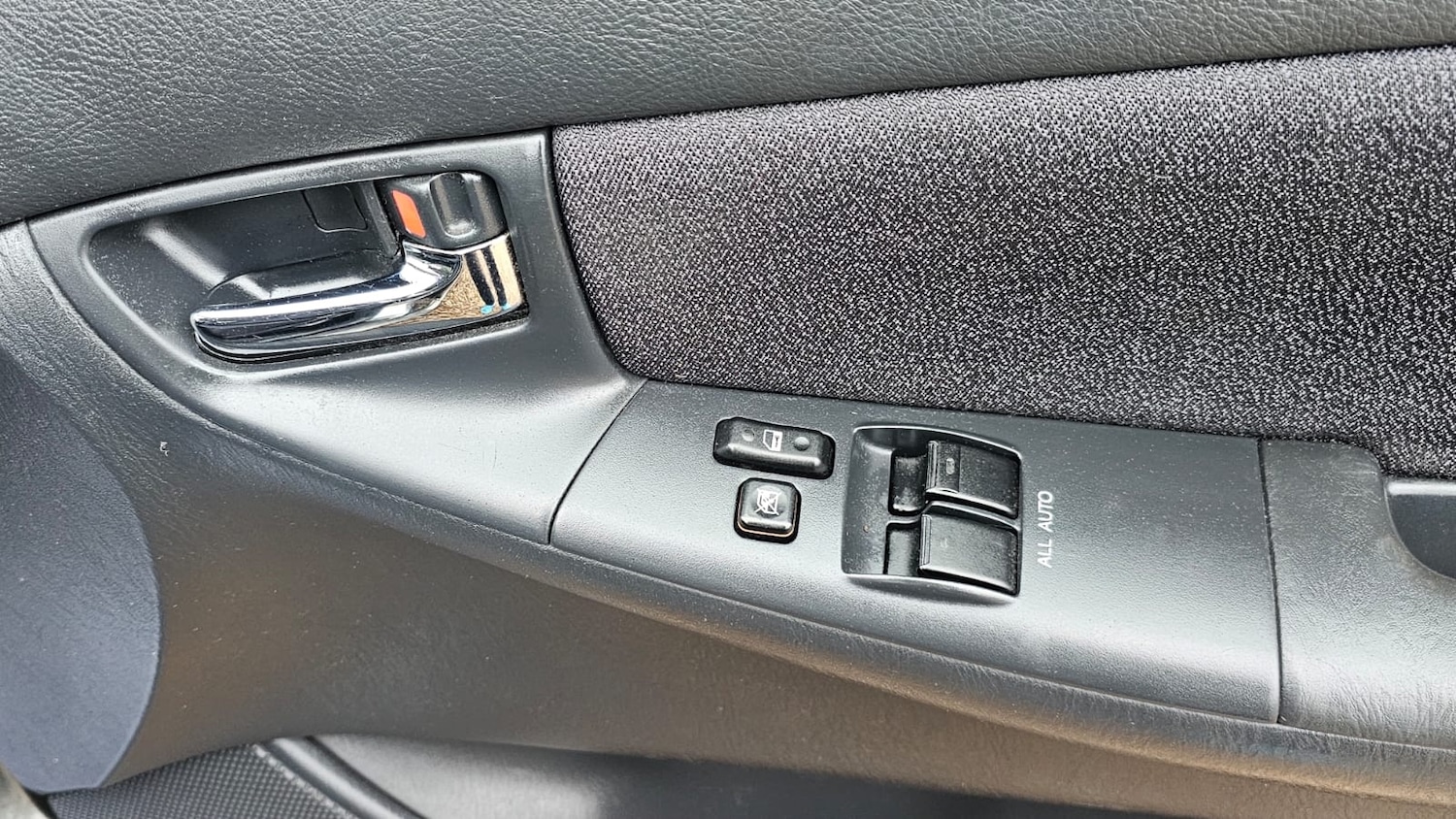 Used Toyota Corolla 2003 for sale - 76746257: Photo 31