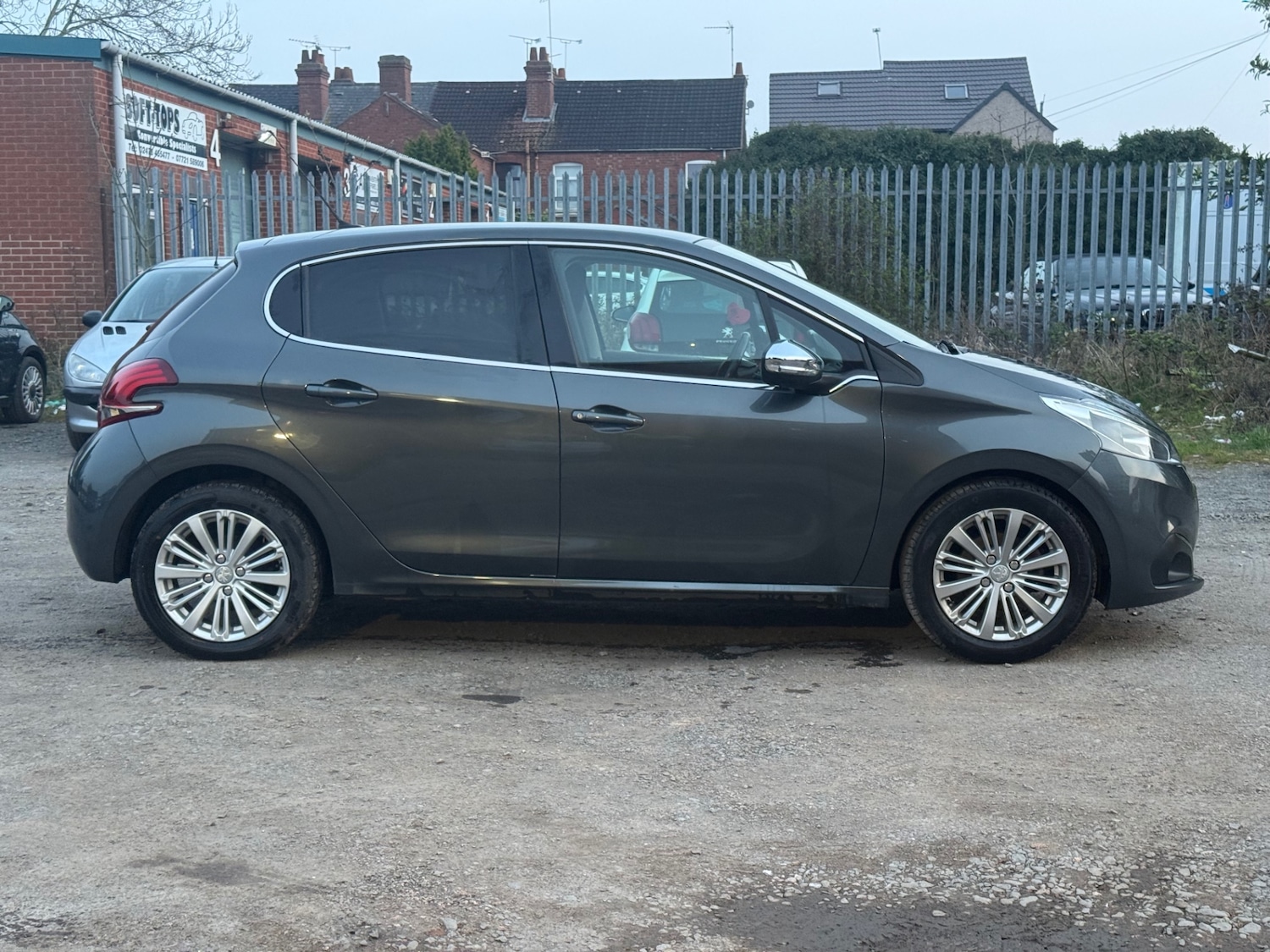 Used Peugeot 208 2017 for sale - 77968896: Photo 10