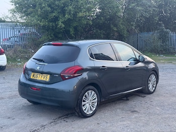 Used Peugeot 208 2017 for sale - 77968896: Photo