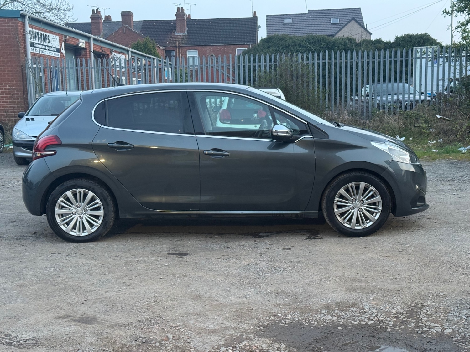 Used Peugeot 208 2017 for sale - 77968896: Photo 5