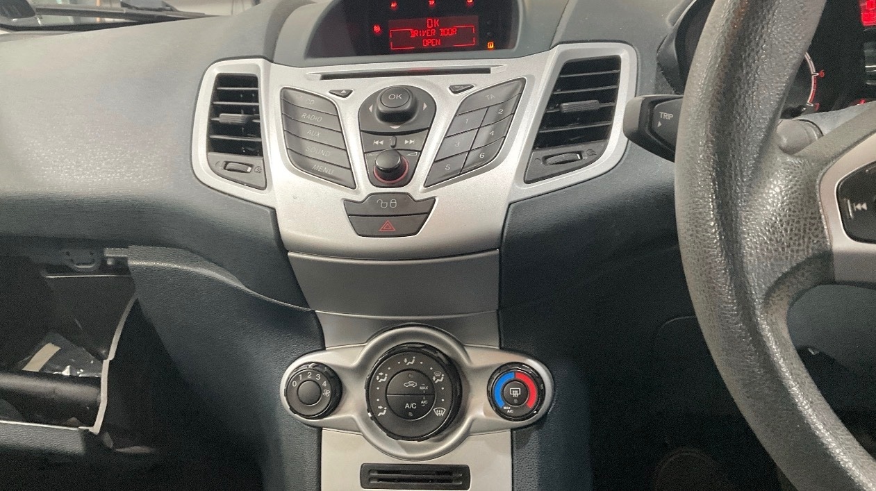 Used Ford Fiesta 2011 for sale - 77992049: Photo 9