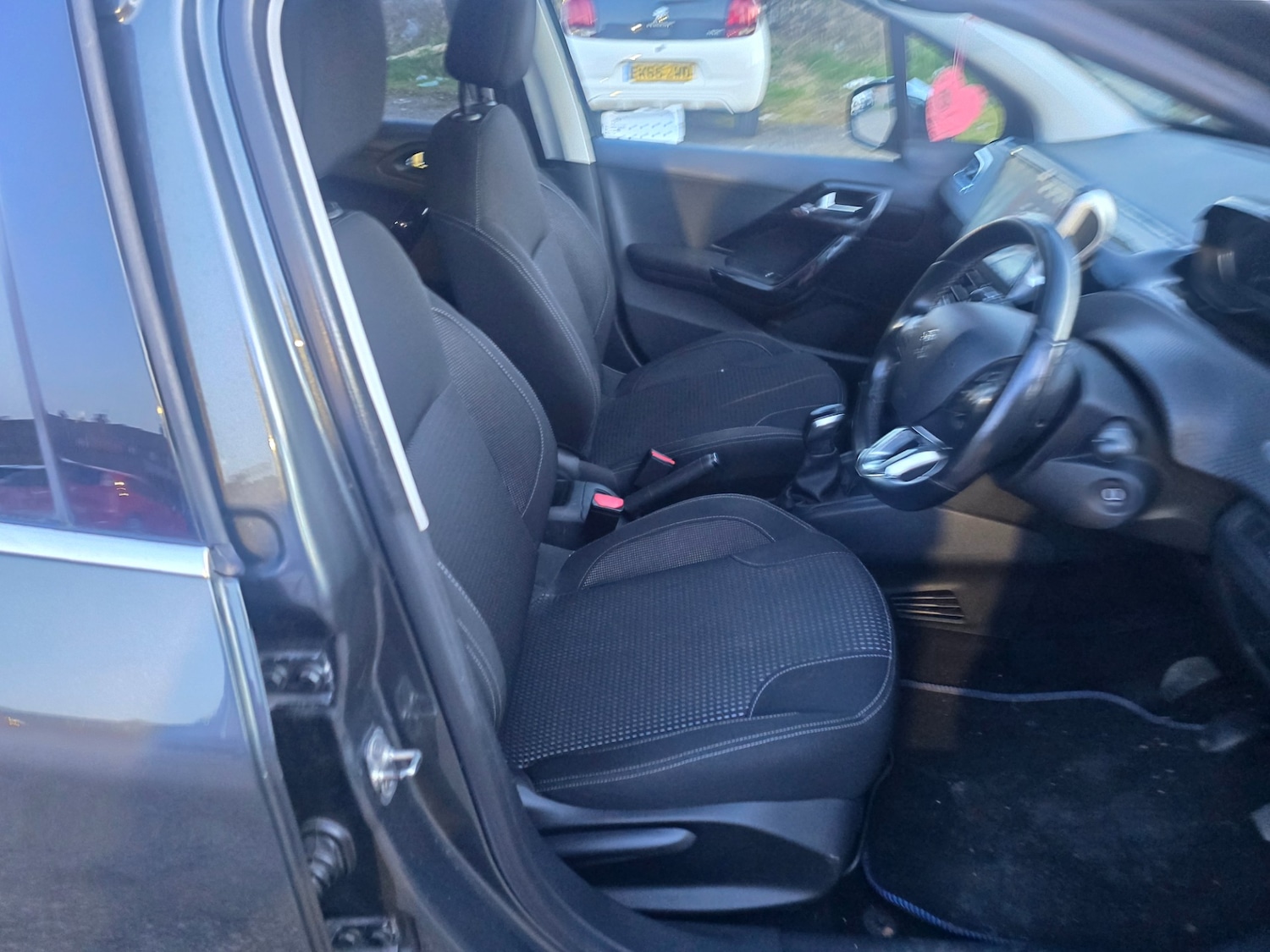 Used Peugeot 208 2017 for sale - 77938561: Photo 3