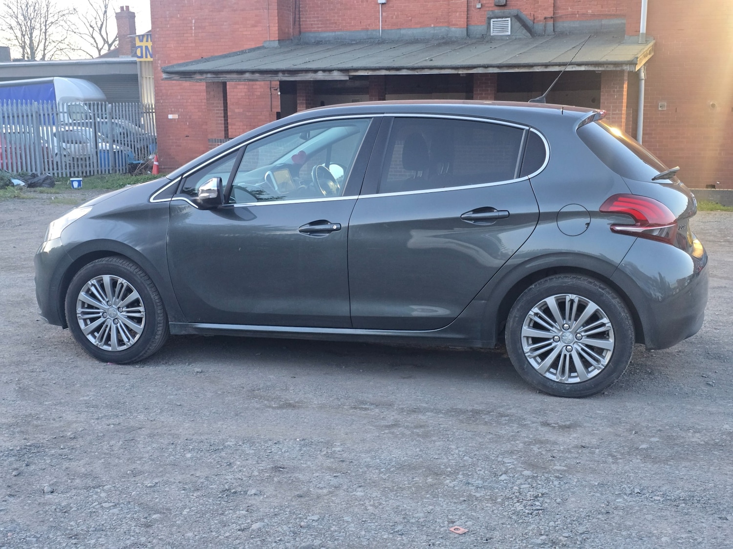 Used Peugeot 208 2017 for sale - 77938561: Photo 6