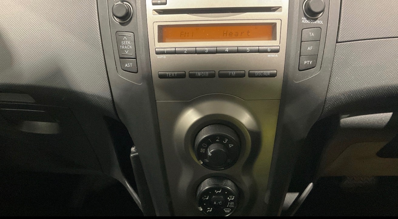 Used Toyota Yaris 2011 for sale - 77597576: Photo 9