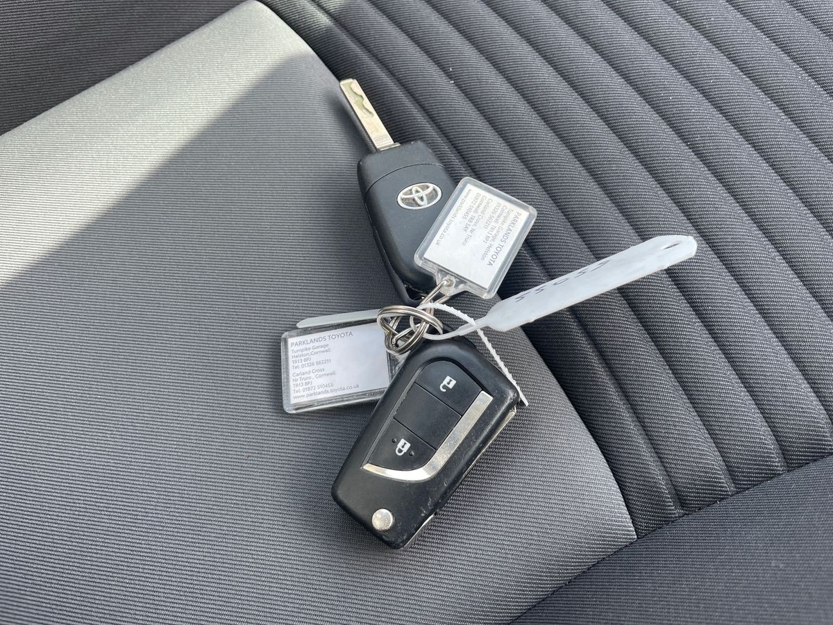 Used Toyota Yaris 2018 for sale - 76687579: Photo 41