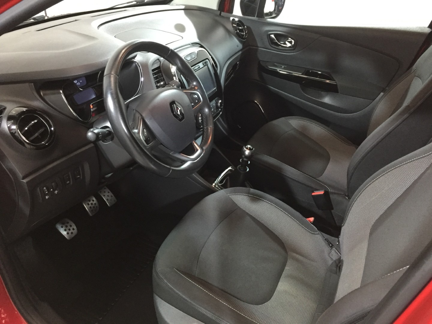 Used Renault Captur 2016 for sale - 77151759: Photo 10