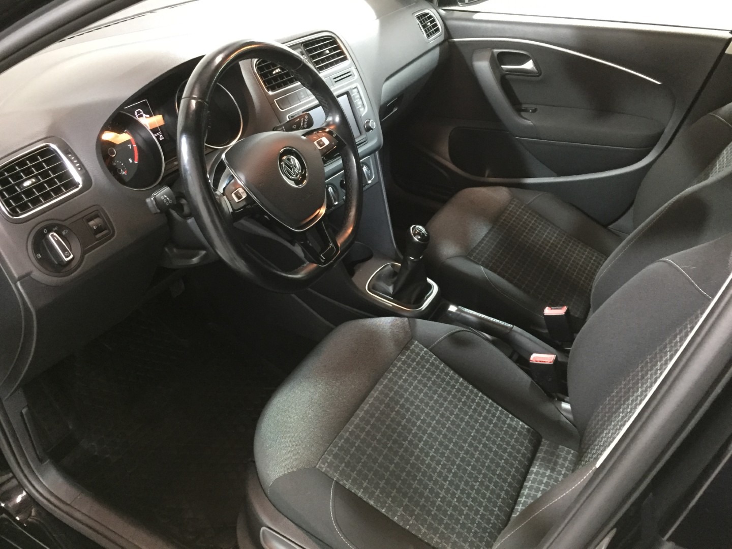 Used Volkswagen Polo 2017 for sale - 76881573: Photo 10