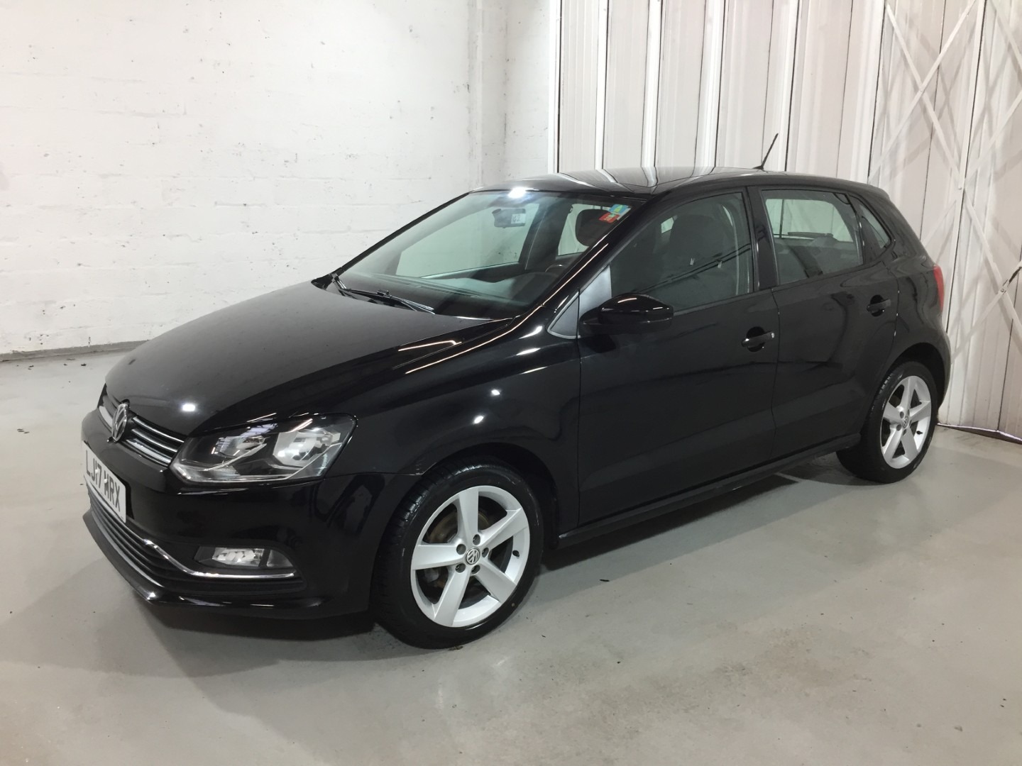 Used Volkswagen Polo 2017 for sale - 76881573: Photo 2