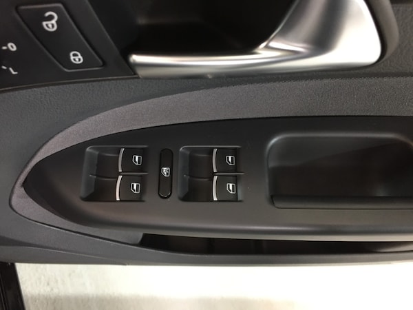 Used Volkswagen Touran 2011 for sale - 75662275: Photo 10
