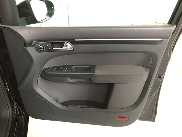 Used Volkswagen Touran 2011 for sale - 75662275: Photo 9