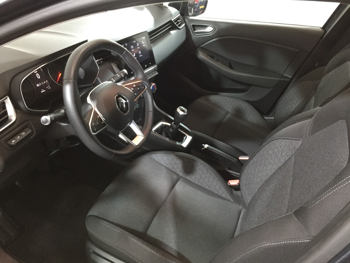 Used Renault Clio 2021 for sale - 76893364: Photo 10