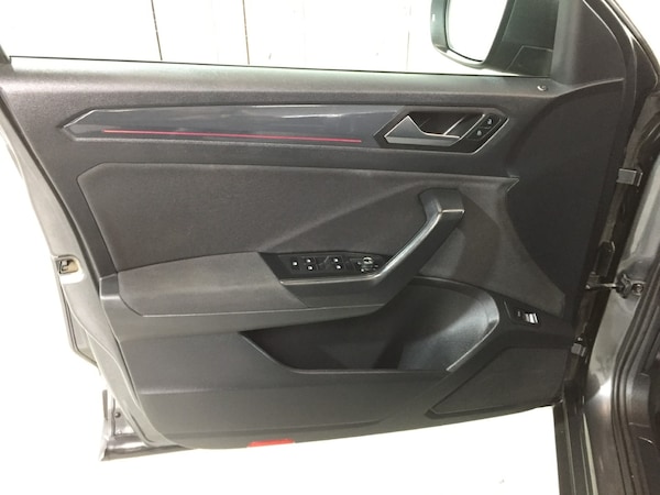 Used Volkswagen T-Roc 2020 for sale - 76126506: Photo 8
