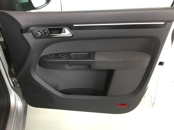 Used Volkswagen Touran 2012 for sale - 75260434: Photo 9