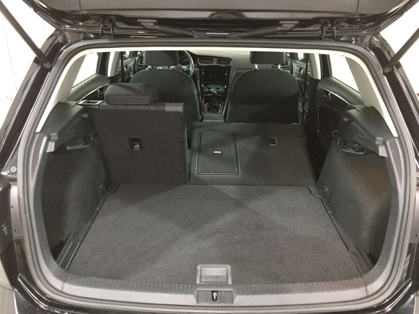 Used Volkswagen Golf 2018 for sale - 76488508: Photo 42