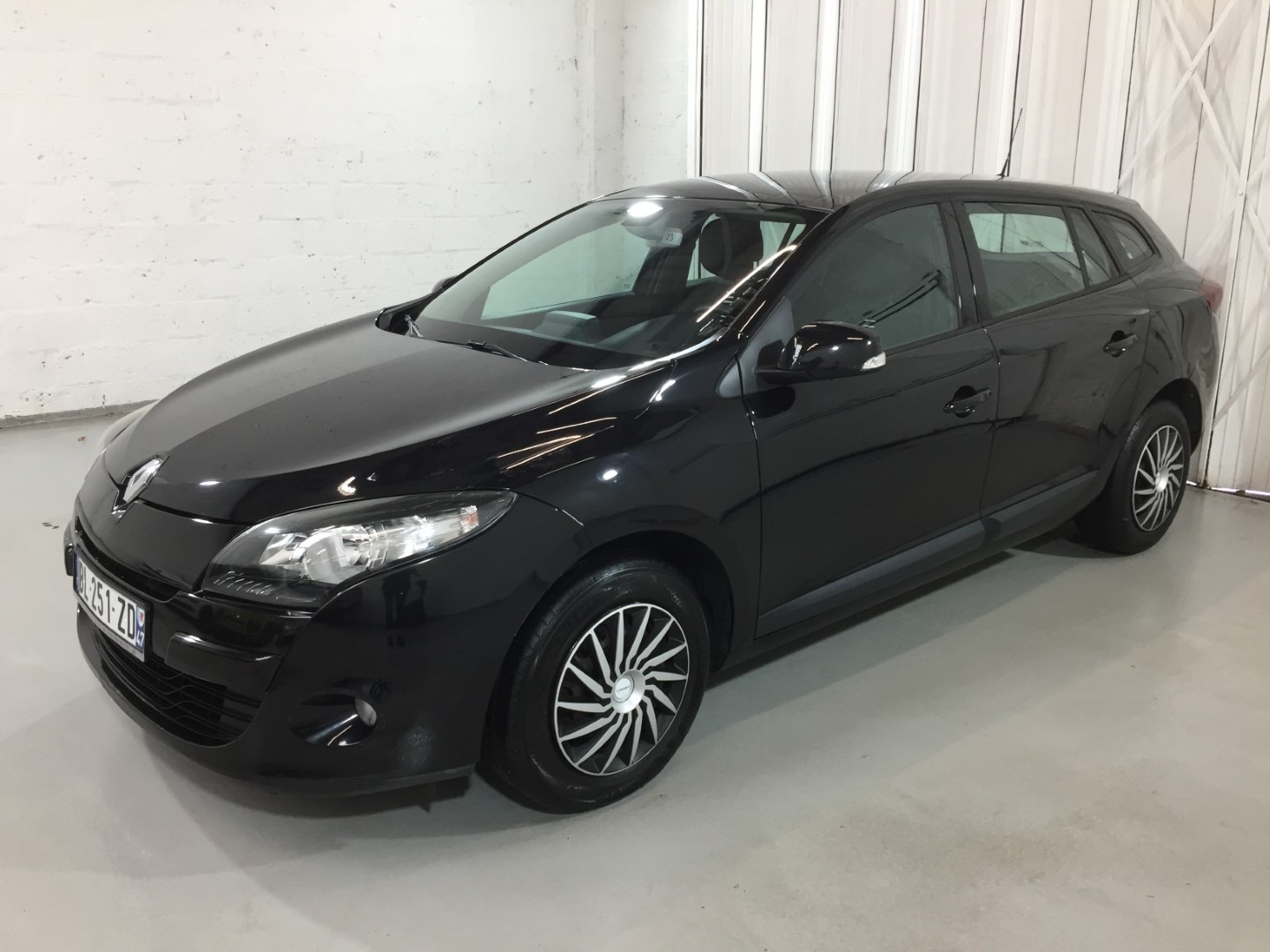 Used Renault Megane 2011 for sale - 76542963: Photo 2