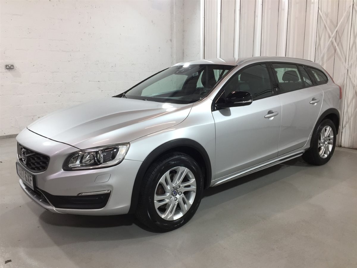 Used Volvo V60 2018 for sale - 76404414: Photo 1