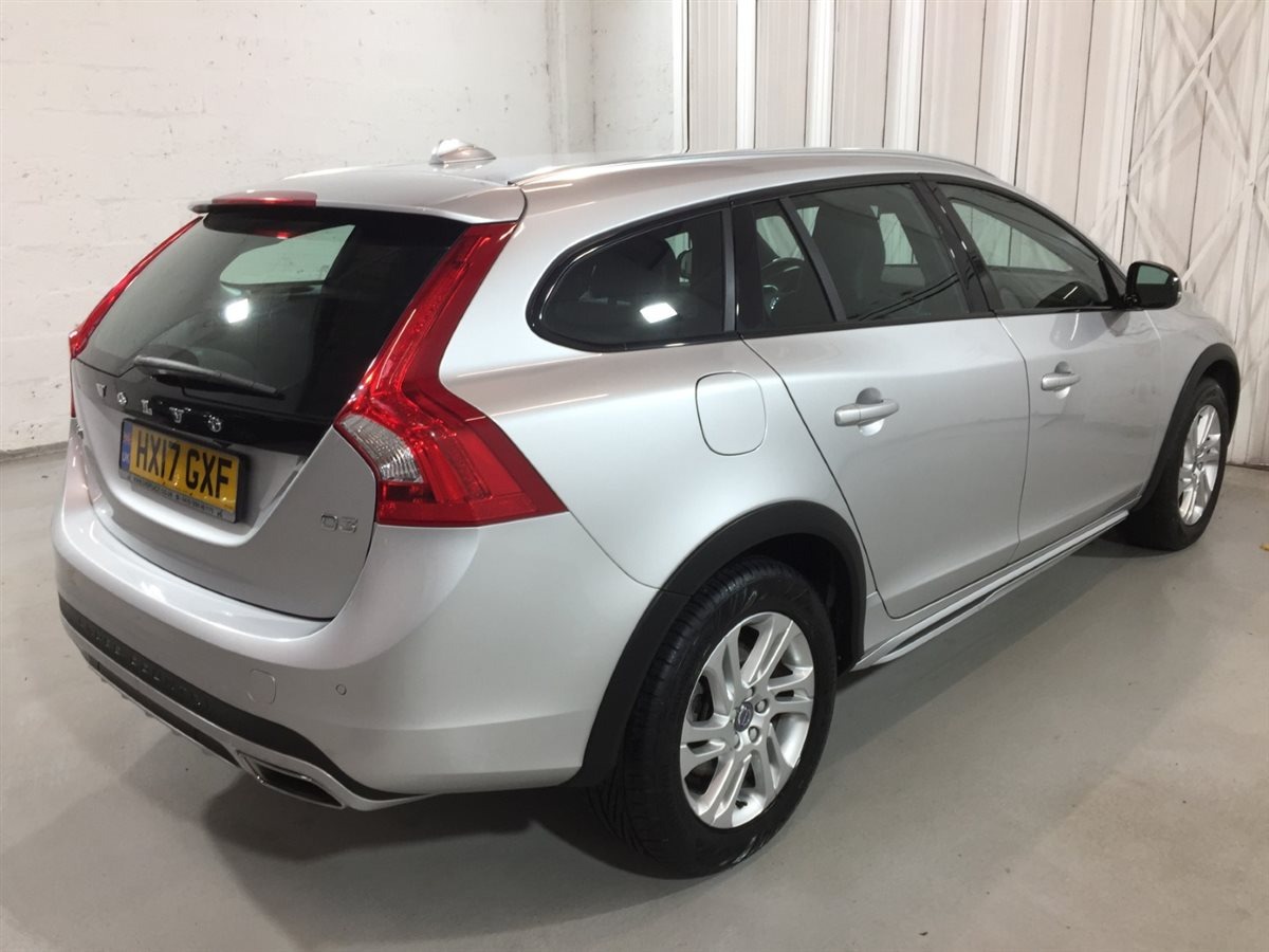Used Volvo V60 2018 for sale - 76404414: Photo 4