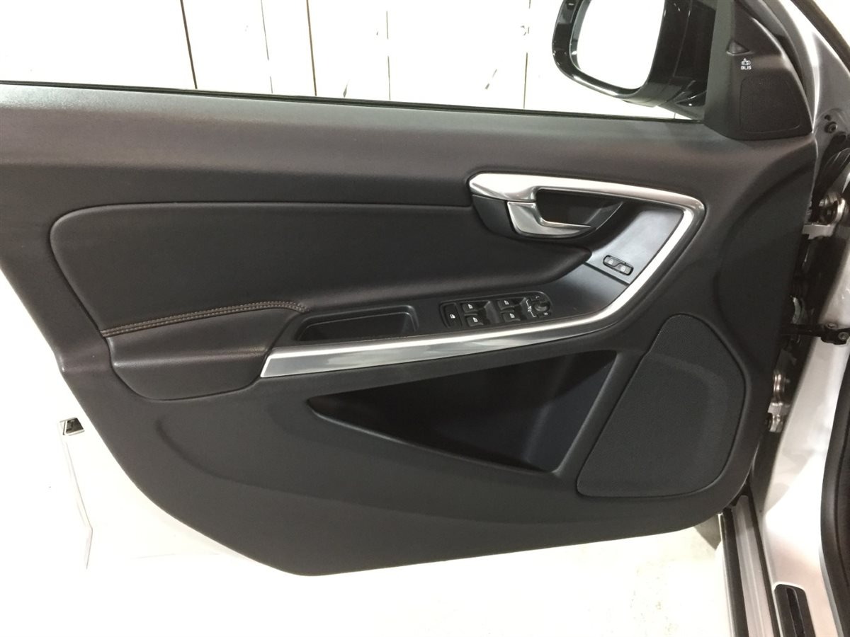 Used Volvo V60 2018 for sale - 76404414: Photo 8