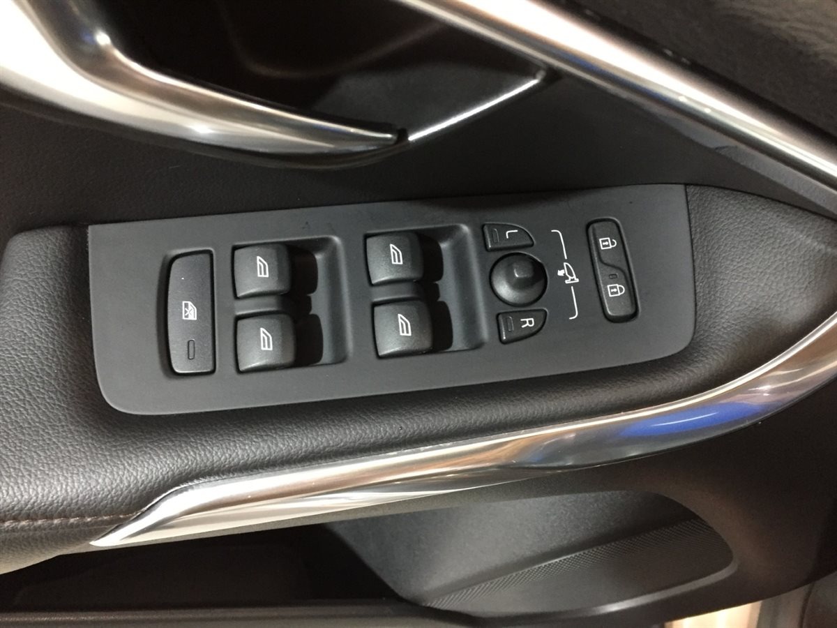 Used Volvo V40 Cross Country for sale - 76403492: Photo 10