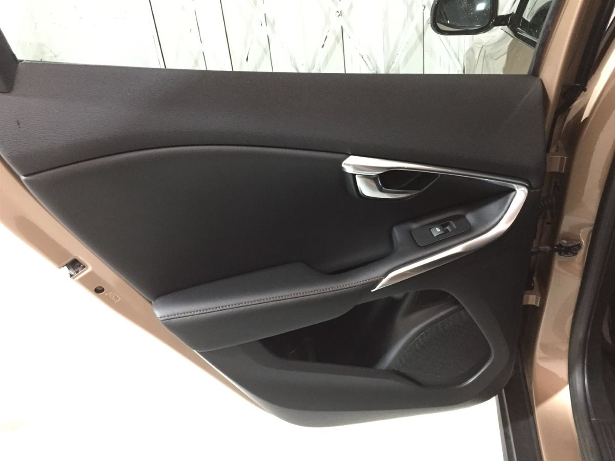 Used Volvo V40 Cross Country for sale - 76403492: Photo 31