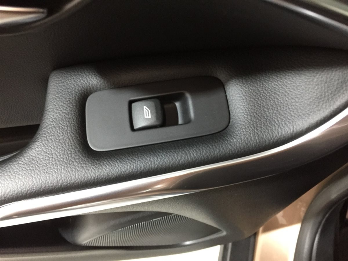 Used Volvo V40 Cross Country for sale - 76403492: Photo 32