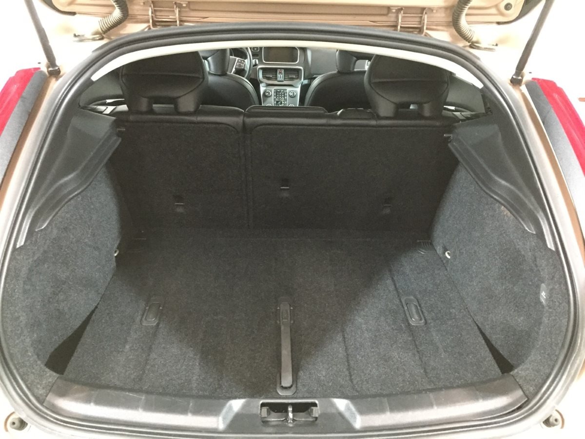 Used Volvo V40 Cross Country for sale - 76403492: Photo 34