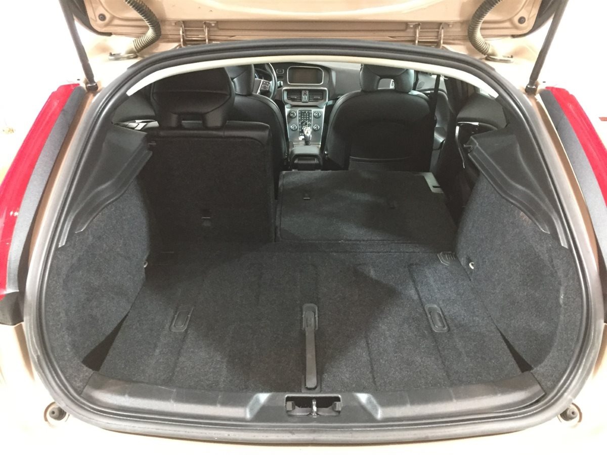 Used Volvo V40 Cross Country for sale - 76403492: Photo 35