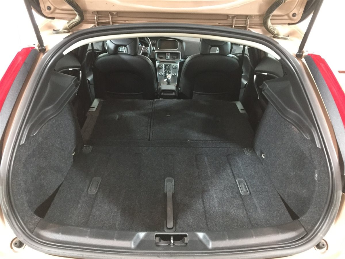 Used Volvo V40 Cross Country for sale - 76403492: Photo 36