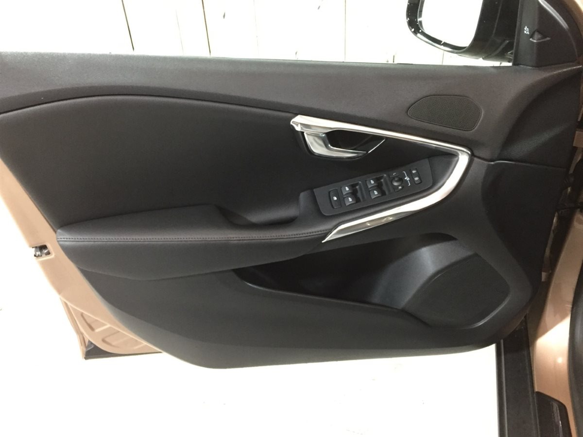 Used Volvo V40 Cross Country for sale - 76403492: Photo 9