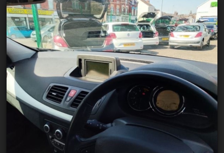 Used Renault Megane 2010 for sale - 76382688: Photo 12