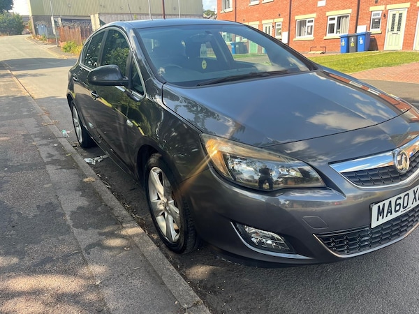 Used Vauxhall Astra 2010 for sale - 76206130: Photo 2