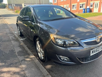 Used Vauxhall Astra 2010 for sale - 76206130: Photo 2