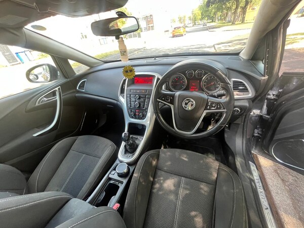 Used Vauxhall Astra 2010 for sale - 76206130: Photo 4