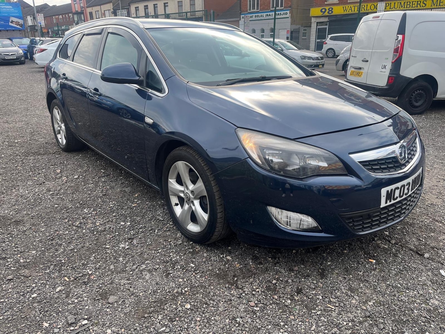 Used Vauxhall Astra 2011 for sale - 76206167: Photo 2