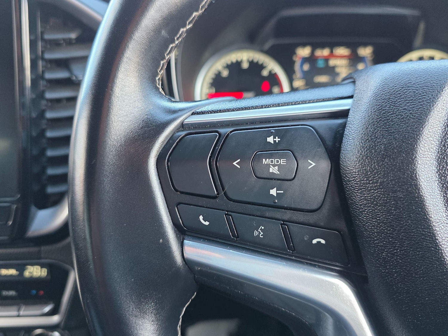 Used Isuzu D-Max 2023 for sale - 77883293: Photo 10