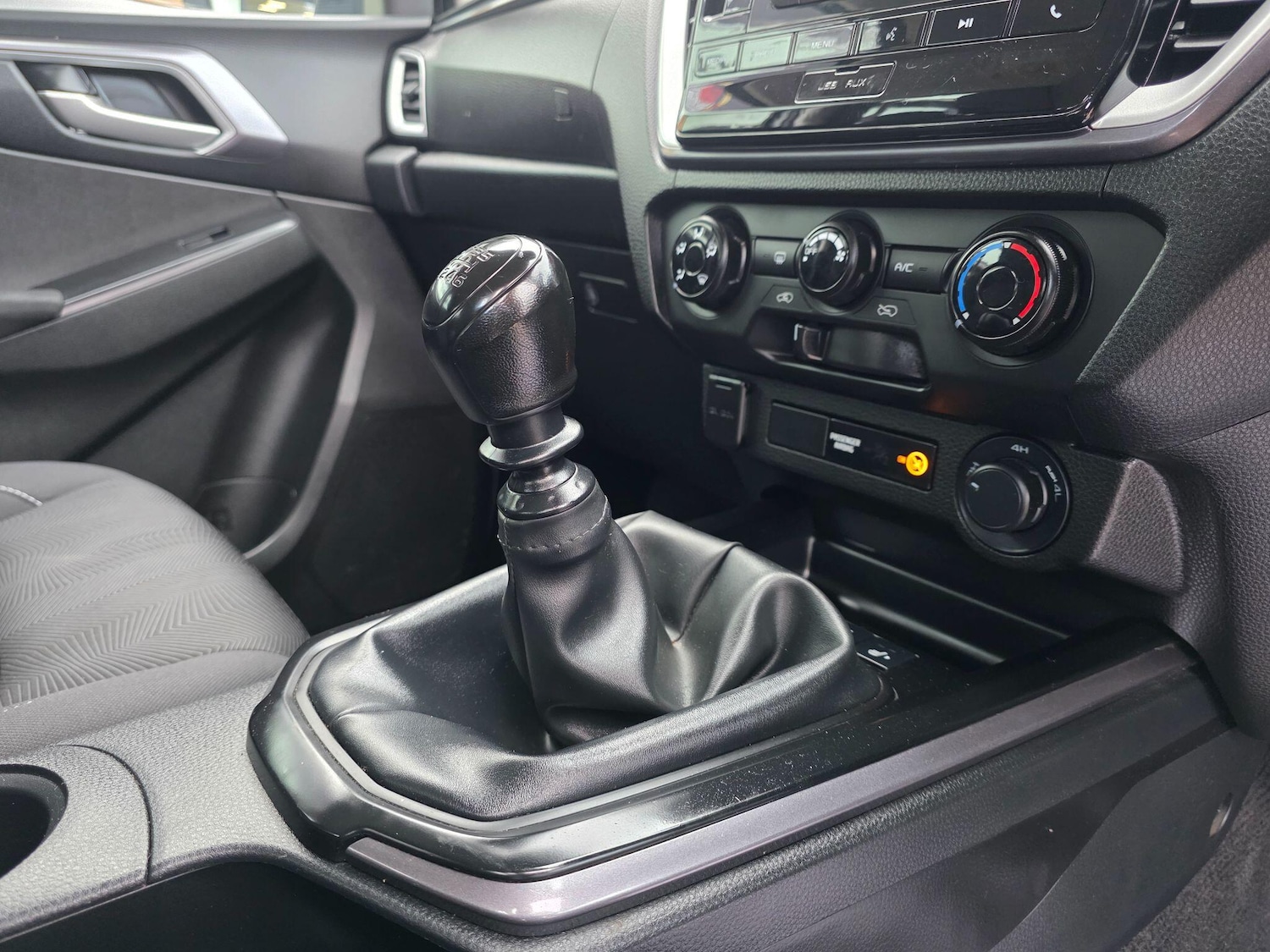 Used Isuzu D-Max 2022 for sale - 76824267: Photo 13