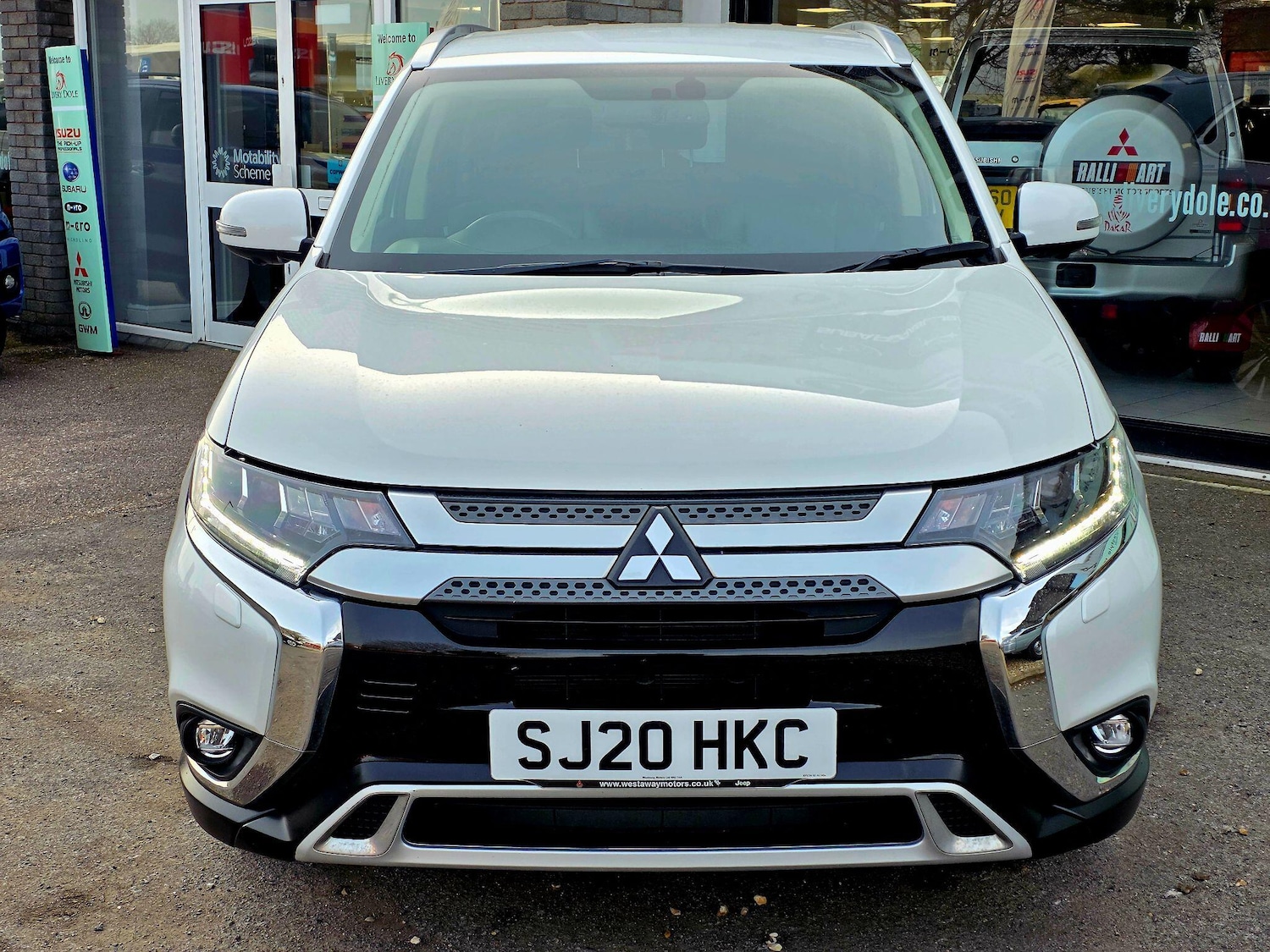 Used Mitsubishi Outlander 2020 for sale - 77958425: Photo 2