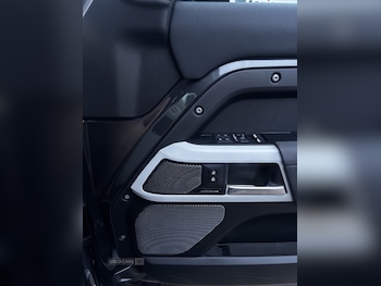 Used Land Rover Defender 2023 for sale - 78376596: Photo