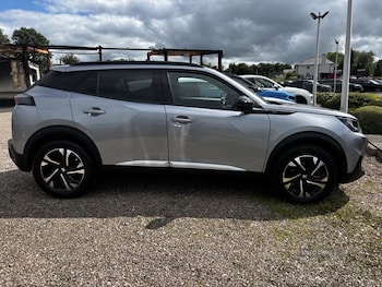 Used Peugeot E-2008 2023 for sale - 79427032: Photo