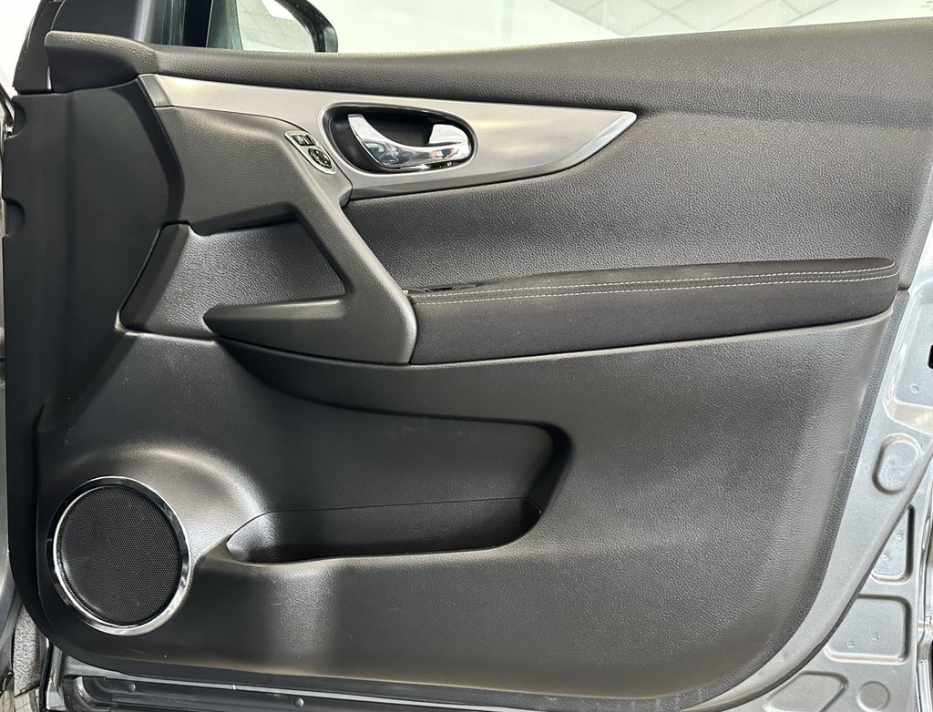 Used Nissan Qashqai 2017 for sale - 76672250: Photo 32