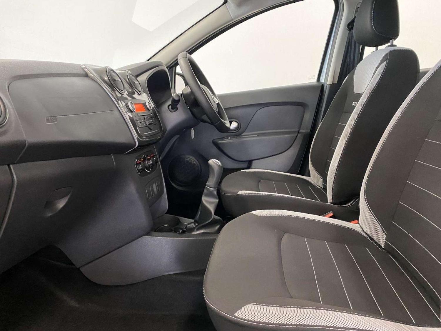 Used Dacia Sandero Stepway 2017 for sale - 77149532: Photo 13