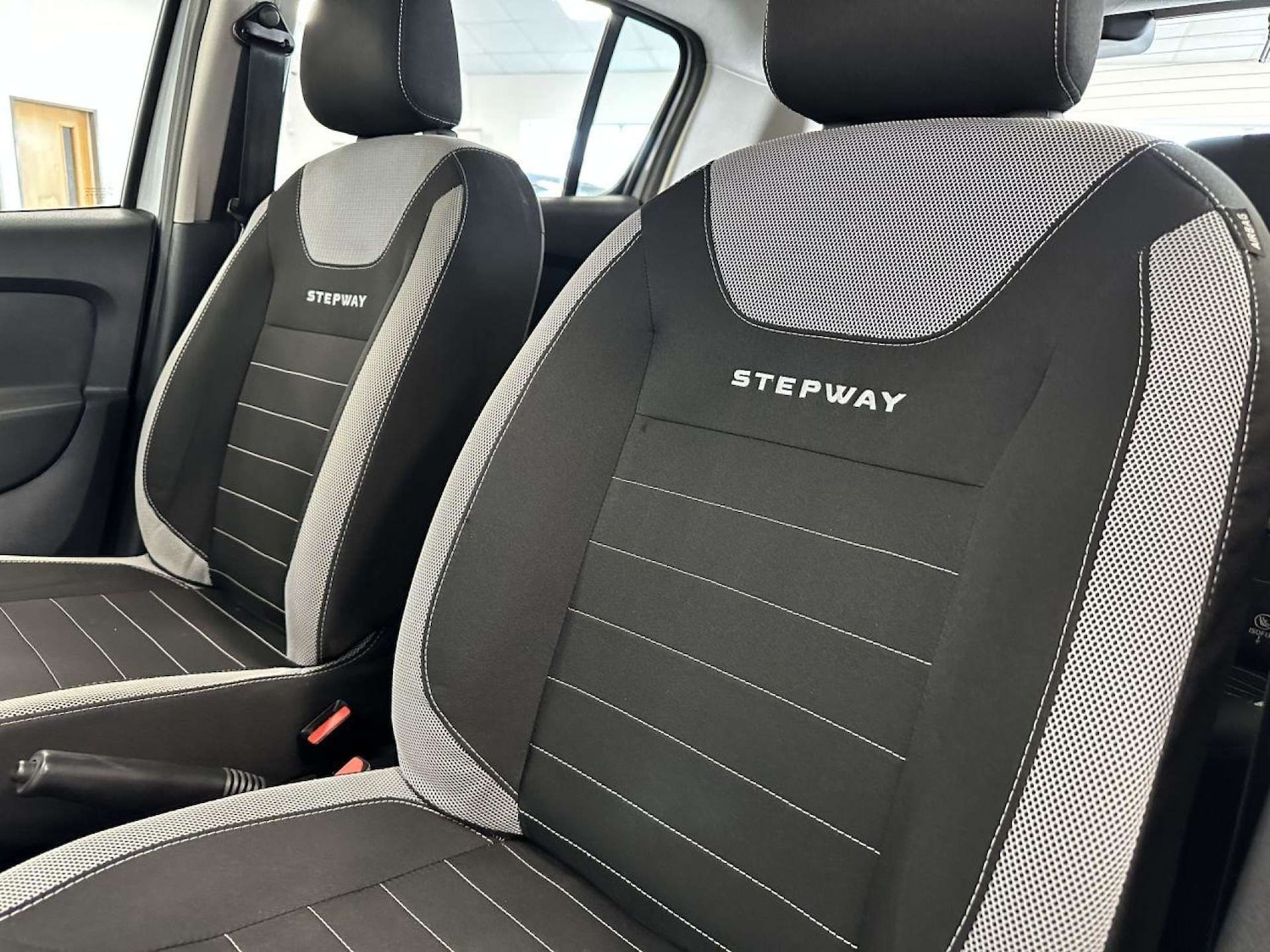 Used Dacia Sandero Stepway 2017 for sale - 77149532: Photo 15