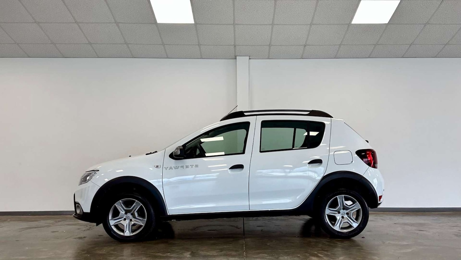 Used Dacia Sandero Stepway 2017 for sale - 77149532: Photo 3