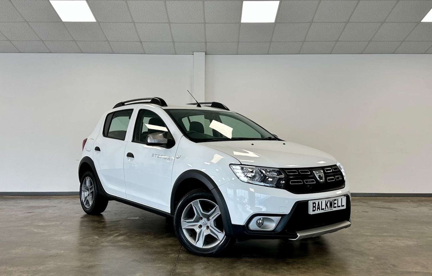 Used Dacia Sandero Stepway 2017 for sale - 77149532: Photo 9