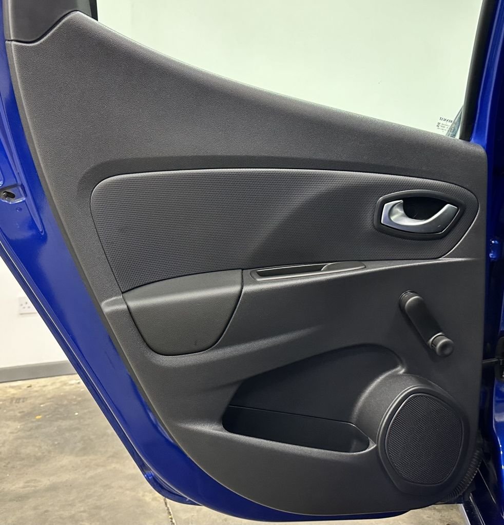 Used Renault Clio 2017 for sale - 76672272: Photo 16