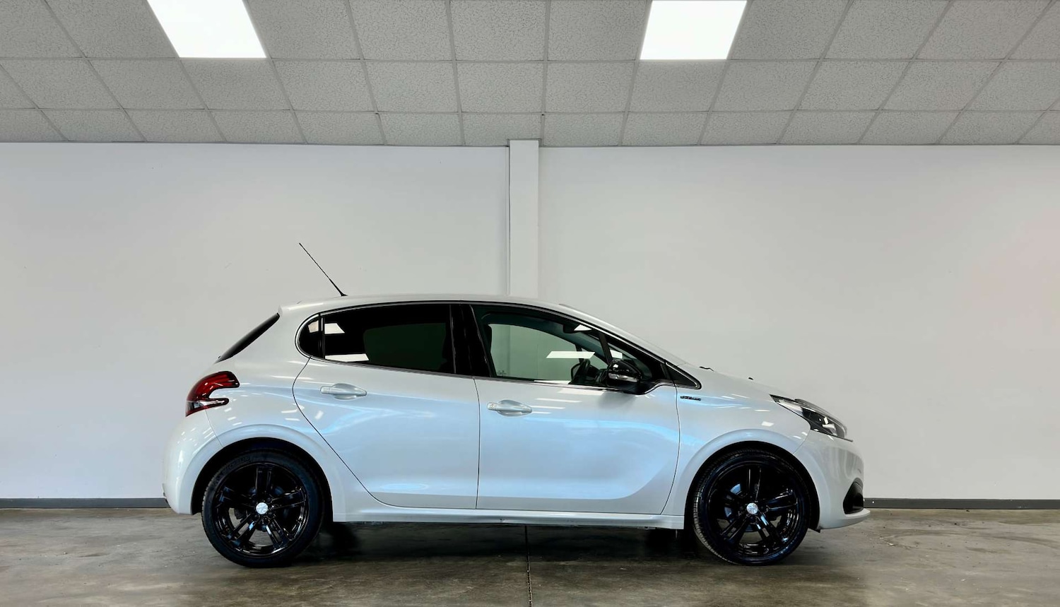 Used Peugeot 208 2019 for sale - 77149523: Photo 7